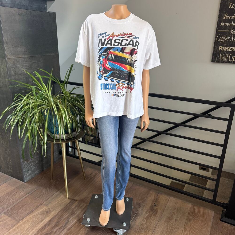 Vintage Style NASCAR Daytona Beach Racing Graphic Tee White Size L Mad Engine